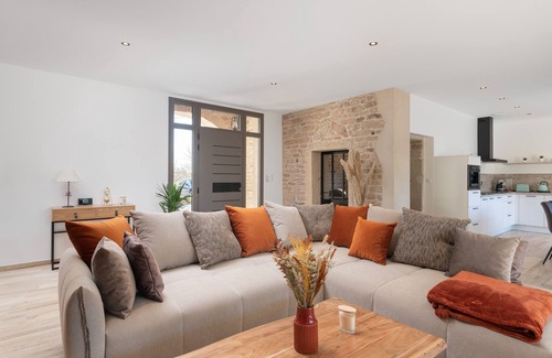 Hadol House | Beautifully renovated house with sauna, spa and private pool