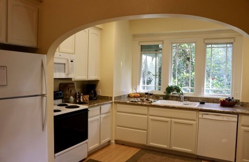 Lodi House | Beautifully restored 1922 craftsman bungalow in a prime Lodi wine tasting area