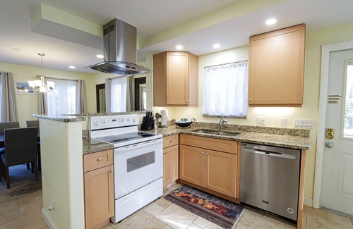 Captiva House | Beautifully Updated, 4 Bedroom Pool Home, 50 Yards to the Beach! Captiva Escapade