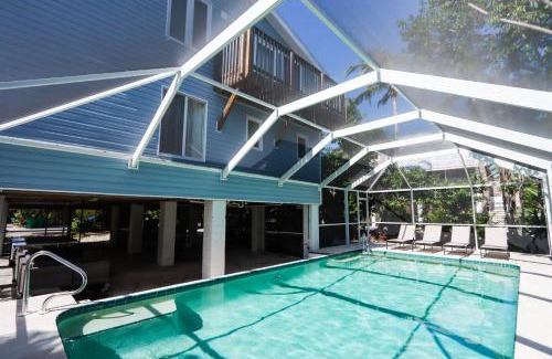 Captiva House | Beautifully Updated, 4 Bedroom Pool Home, 50 Yards to the Beach! Captiva Escapade