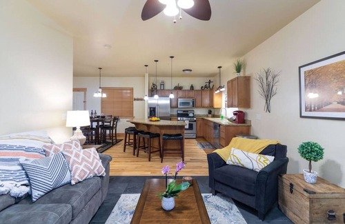 Bear Hollow Village Condo | Beautifully Updated PC condo w Pool, Hot Tub, Gym!