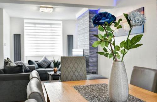 Newhaven House | Beauty Close to Coast, Stunning interior, By Air Premier