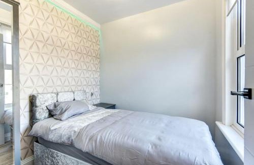 Newhaven House | Beauty Close to Coast, Stunning interior, By Air Premier