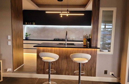 Te Awamutu House | Beauty with Panoramic Views of Mount Pirongia