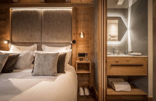 Le Praz Bed & Breakfast | Bed and Breakfast 'Edelweiss' with Mountain View, Shared Terrace and Wi-Fi