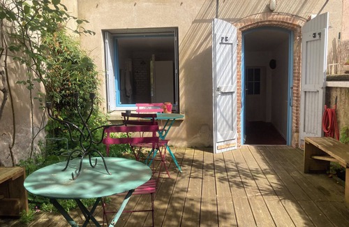 Coufouleux Bed & Breakfast | Bed and breakfast with outdoor courtyard. 500m from train station.