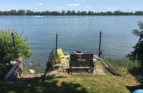Pointe-aux-Trembles Bed & Breakfast | bed & Breakfast