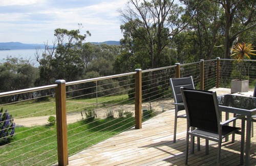 Alonnah Cottage | Bed in Bruny Seaside Accommodation