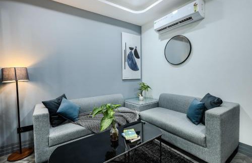 Sushant Lok Apartment | BedChambers Luxury Apartment Near Golf course Road