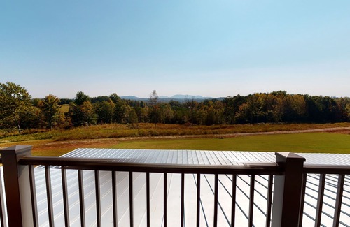 Westfield House | Bedroom 1 - Modern Farmhouse Styled Lodge with Beautiful Views and a Restaurant