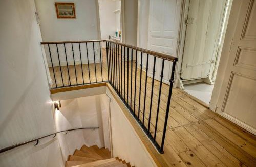 Ferney-Voltaire House | Bedroom 2 - Authentic charm - COLIVING Historic House