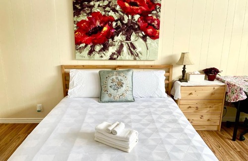 Stouffville House | Bedroom with private bathroom in Toronto