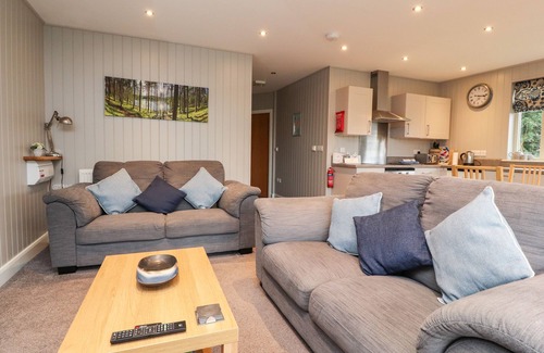 Preston Cottage | BEECH LODGE, character holiday cottage, with a garden in Goosnargh