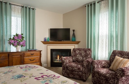 Off Broadway Hotel | Beech Tree Inn and Cottage