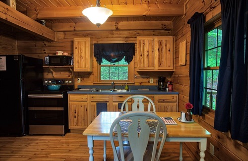 New Plymouth Cabin | Beechwood Cabin near Ash Cave