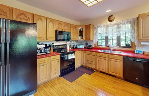 East Haven Rutland County House | Beechwood Home - 4 Bedrooms and 3 Baths, sleeps 10