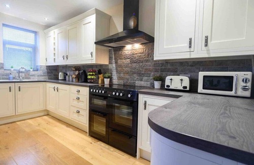 Newport House | Beechwood House by Tŷ SA - ICC & Celtic Manor