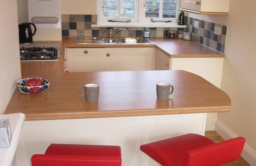 Beer Apartment | Beer Holiday Maisonette with Parking and Balcony, Near to Beach, shops and Pubs