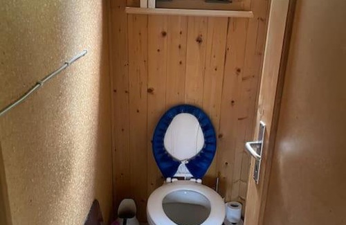 Netstal Apartment | Behagliches Chalet mit Kaminofen umgeben von Natur