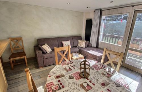 Meribel-Mottaret Apartment | Bel appartement cosy de 50m² pour 4 pers, pied des pistes Méribel Mottaret avec terrasse et parking - FR-1-411-913