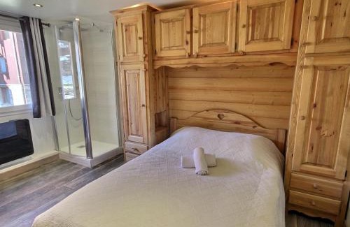 Meribel-Mottaret Apartment | Bel appartement cosy de 50m² pour 4 pers, pied des pistes Méribel Mottaret avec terrasse et parking - FR-1-411-913
