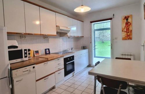 Dol-de-Bretagne Apartment | Bel Appartement et Jardin hyper Centre de Dol