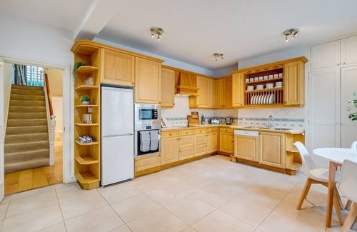 Churchill House | Belgravia - Charming & Spacious 4 Bed Home for 9