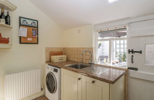 Dorchester Cottage | BELL COTTAGE, pet friendly, with open fire in Dorchester