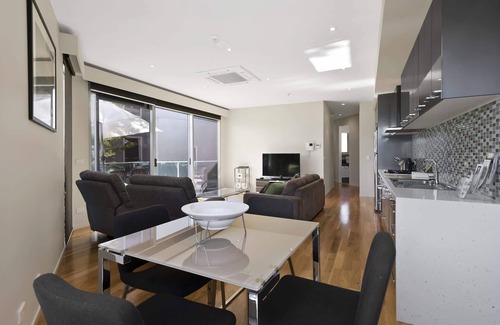 Torquay Apartment | Bell St Apartments I Walk to everything in Torquay