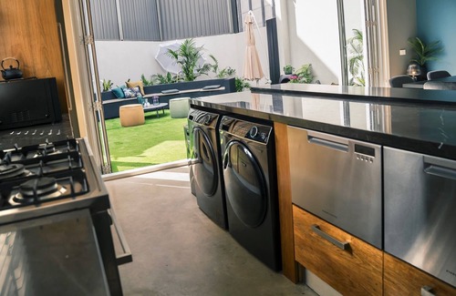 Macleod West House | BELLA 9 - sublime . divine Entertainer 3 BR + Fire