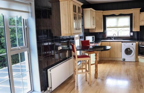 Cobh Hotel | Bella Vista Hotel & Self Catering Suites