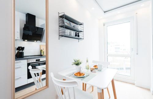 Pforzheim Apartment | BellaBene modernes Studioapartment in zentraler Lage mit Balkon, Arbeitsplatz, Parkplatz
