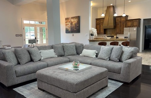 Ponchatoula House | BellaLuna sleeps 22! Massive home for groups centrally located from 5 venues!