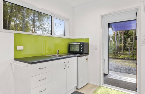 Waitahanui Cottage | Bellbird Cottage - Lake Taupo Bach