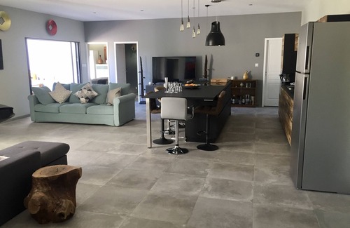 Saint Alban Auriolles House | Belle maison neuve, vue magnifique, piscine débordement, terrasse 115m2, clim