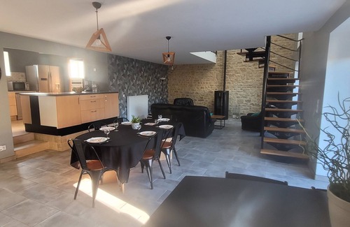 Sortosville House | Belle Maison en Pierre Avec Cour Privée, à la Campagne, Totalement Rénovée