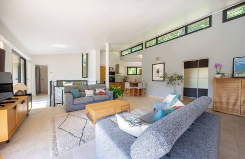 Contes Villa | Belle Villa au Calme Avec Piscine