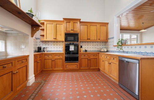 Albury House | Bellisle - 1880's period home in Central Albury