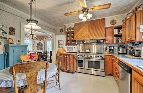 Town of Bellmont House | 'Bellows Place': Great for Family & Group Getaways