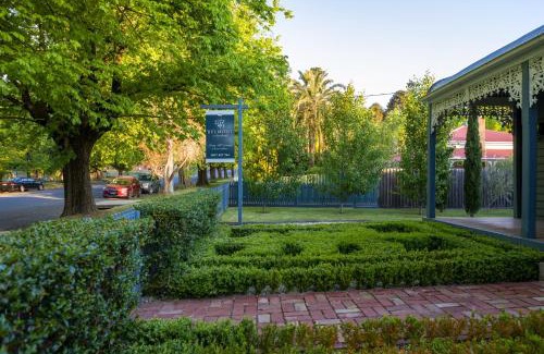 Beechworth House | Belmont at Beechworth 2 bedrooms, 2 bathrooms, 2 couples