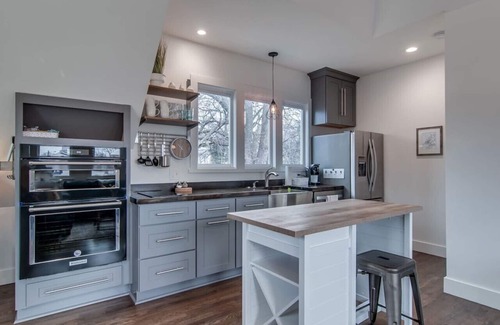 Historic Waverly House | Belmont Loft Walk to 12S Shops & Eats, 2 Mi to Broadway