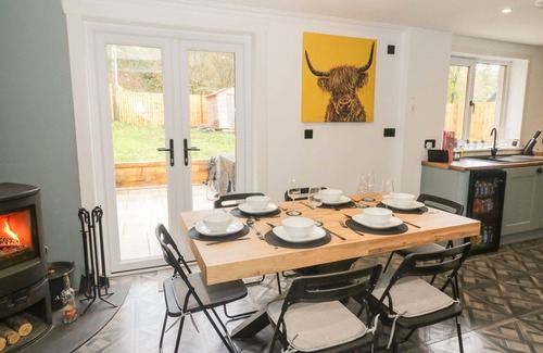 Tarbet Cottage | BEN VIEW, family friendly, character holiday cottage in Arrochar