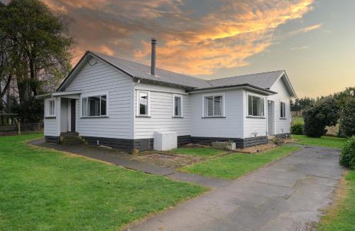 Tararua District House | Benbecula Cottage at Kereru Farm Weber