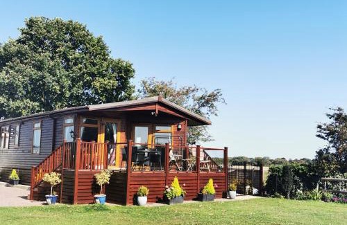 Tiddington Cabin | Bend in the River Lodge