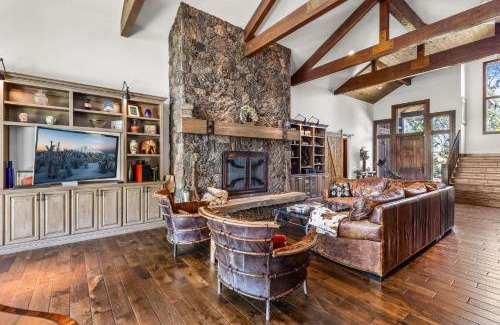 Bend House | Bend Luxury Escape!