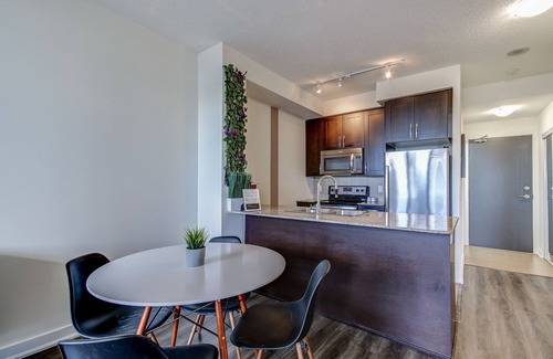 Mississauga Condo | Benetton Suite - Square One - 1 BR + Den +1 Parking