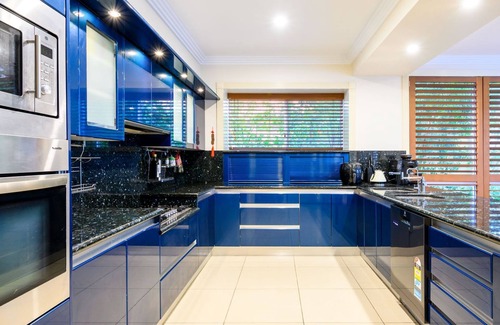 Sorrento House | Benowa Bliss Retreat - Waterfront with Skyline Views