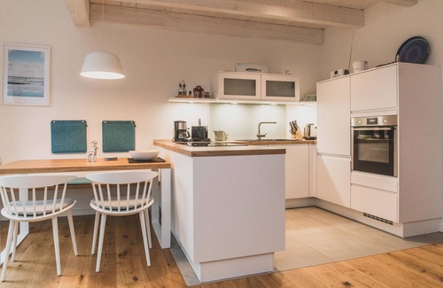 Rysum Apartment | "Bente" cozy maisonette apartment with terrace in the historic Gulfhof