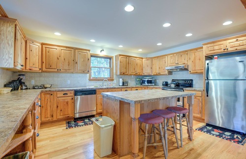 Benton House | Benton Home on 50 Acres w/Private Deck & Views!
