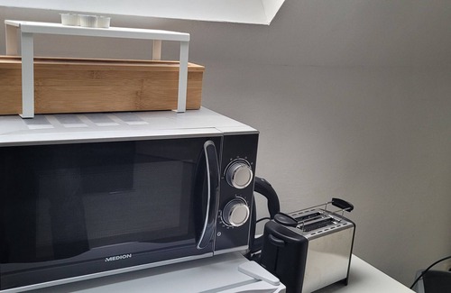 Bergisch Gladbach Apartment | Berg Messe DG, 1 room, parking lot, W-Lan, home office, private time